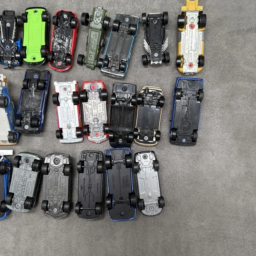 Matchbox Hotwheels & Maisto Toy Car Lot Of 23